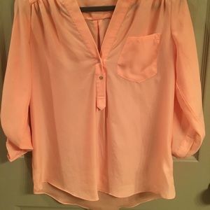 Honey Punch 🍯🤛 Size small Coral shirt